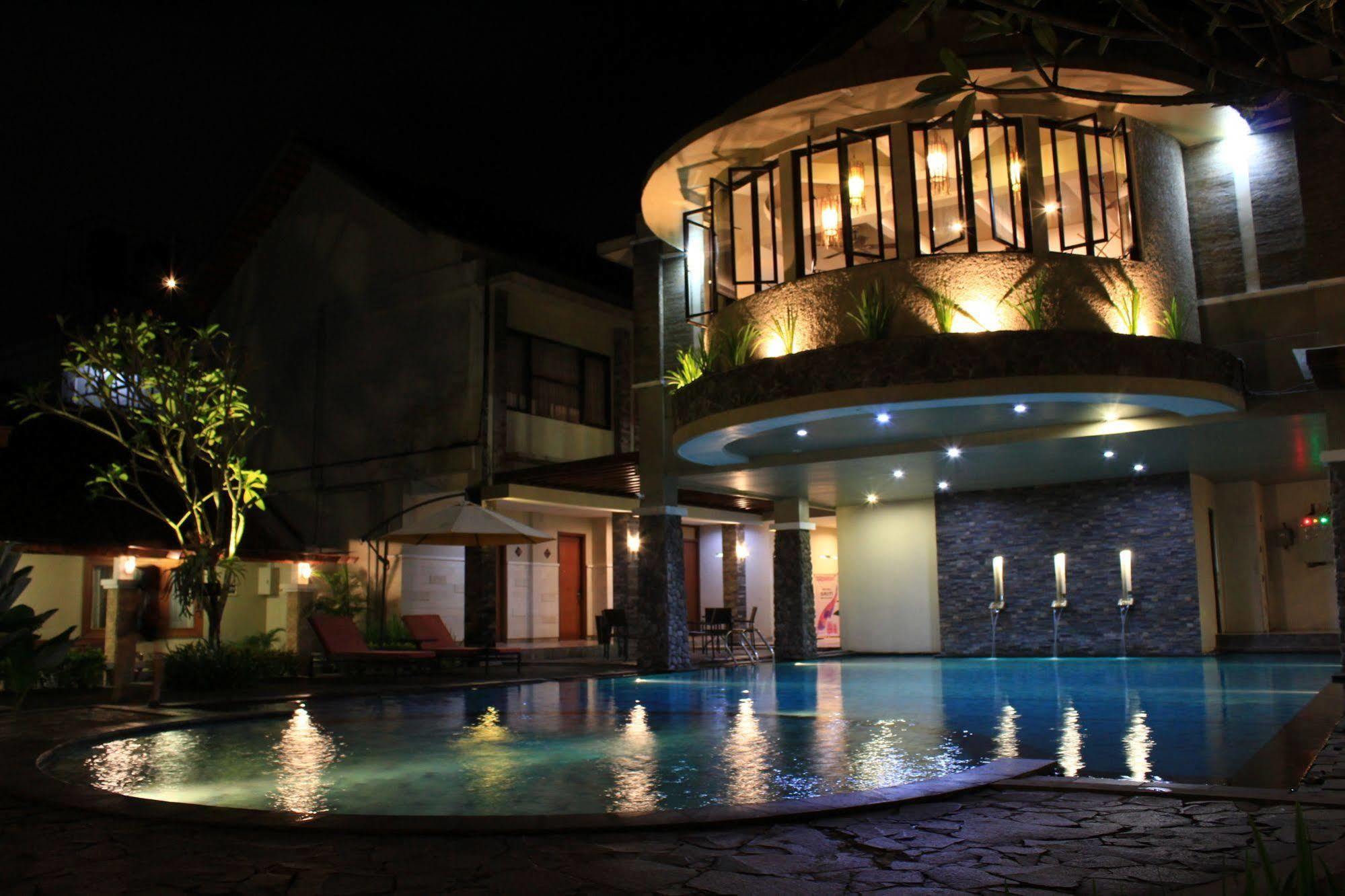 Hotel Sriti Magelang Dış mekan fotoğraf